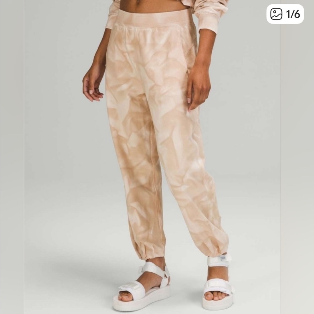 Lululemon LA Tapered Leg Jogger Size S/M
